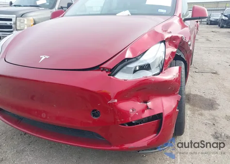 2024 Tesla Model Y Long Range Dual Motor All-Wheel Drive z USA, uszkodzony, nr VIN 7SAYGDEE5RA255705